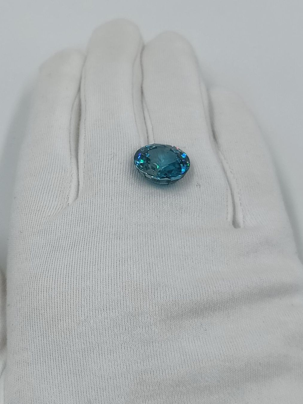 Pietre preziose: 1 TÜRKISBLAUER ZIRCON, 21.29 CT. – Usato da Luzern venduto da EdiGem 8