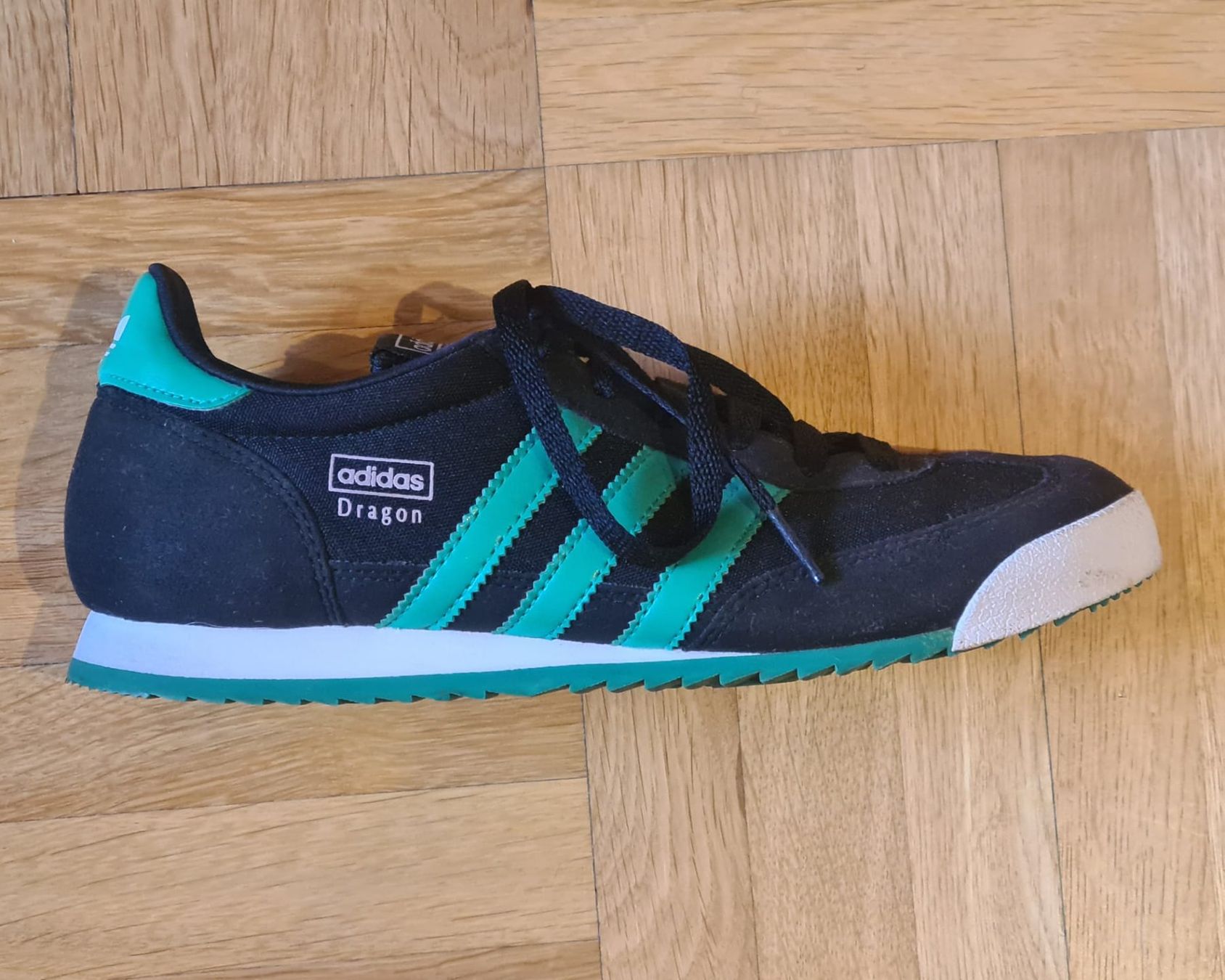 Adidas Herrenschuhe: Adidas Dragon Sneakers, neuwertig – Gebraucht aus Seltisberg von mar_zvk7
