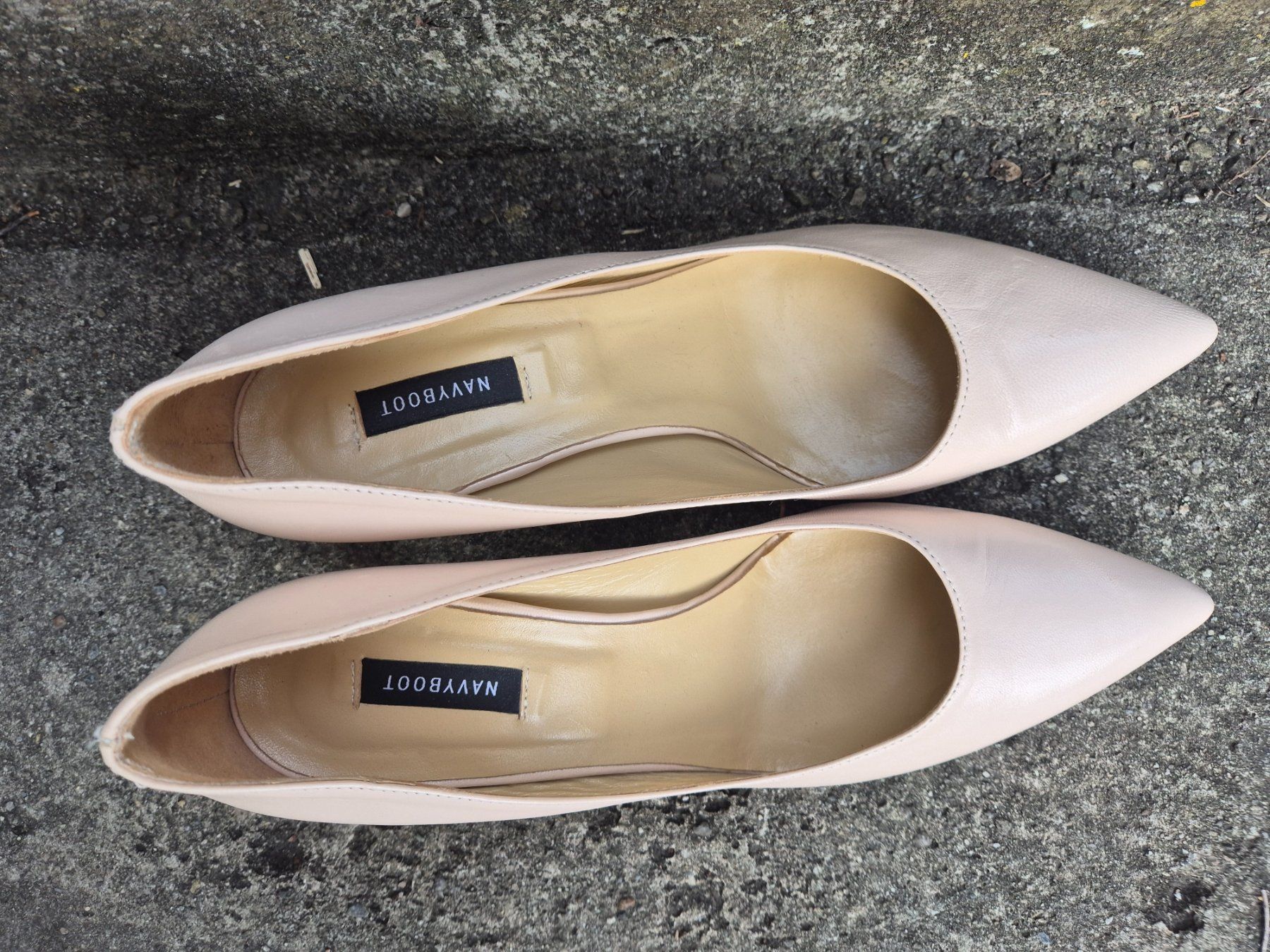 Navyboot Scarpe da donna: Pumps Navyboot 38.5 Lackleder beige – Usato da Oberrohrdorf venduto da ma-vie 1