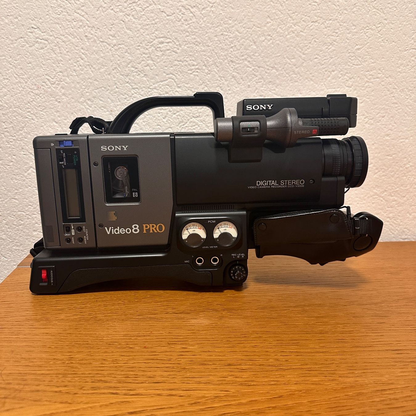 Sony Videocamere: Sony CCD-V200E Video8 Pro Camcorder – Usato da affoltern am albis venduto da bakee 2