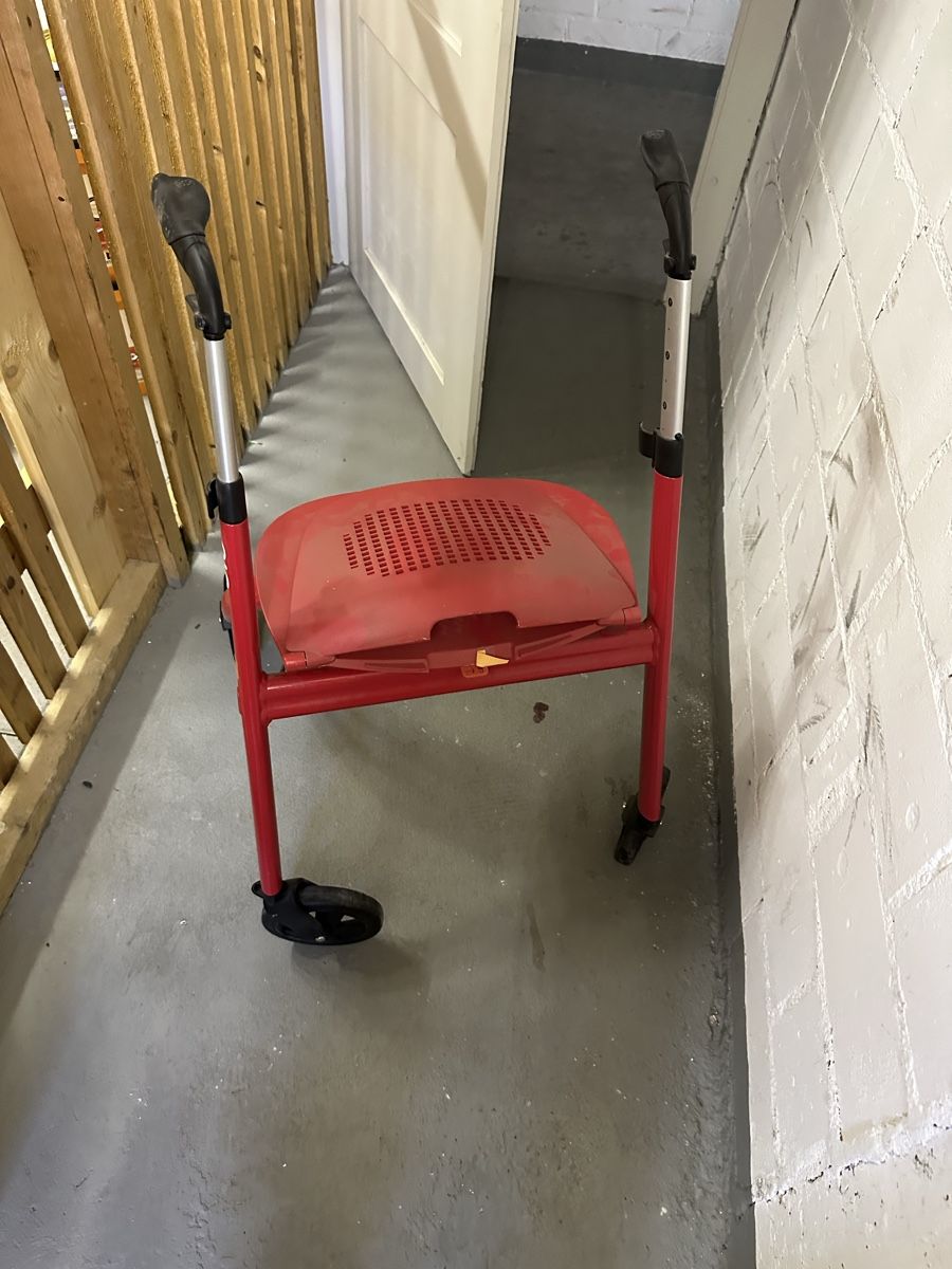 Ausili per la deambulazione: Rollator bequem  – Usato da Bützberg venduto da Chisco 3