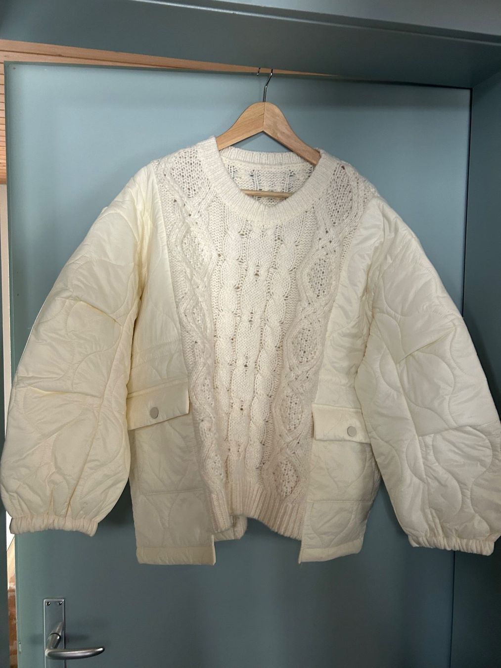 Maglioni & Felpe: ganz spezieller Winterpullover – Usato da Aeschiried venduto da Ipingu