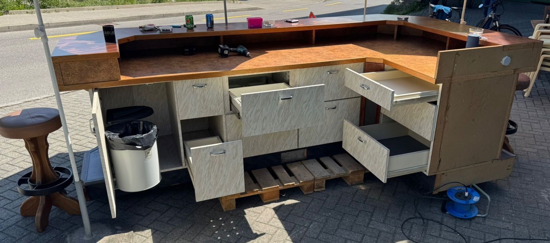 Allestimento di negozi e stand fieristici: Bar – Usato da Düdingen venduto da Sargent 6