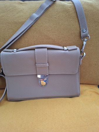 Sac à main cuir beige clair, parfait pour le printemps! 🌷