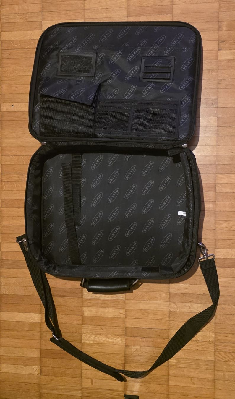 Belkin Sacs: Belkin Laptoptasche Schwarz  – D'occasion à Riniken par Strikeone 1