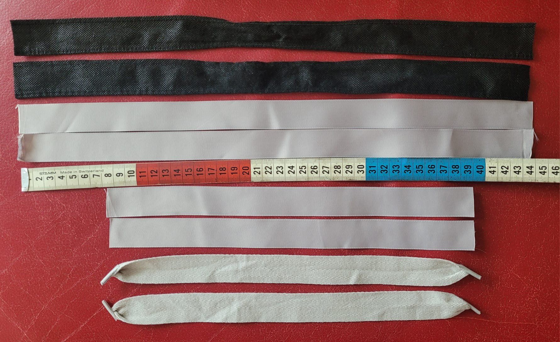 Nastri decorativi: 8 Bänder, 30 - 44 cm lang – Usato da Luzern venduto da ANG3 1