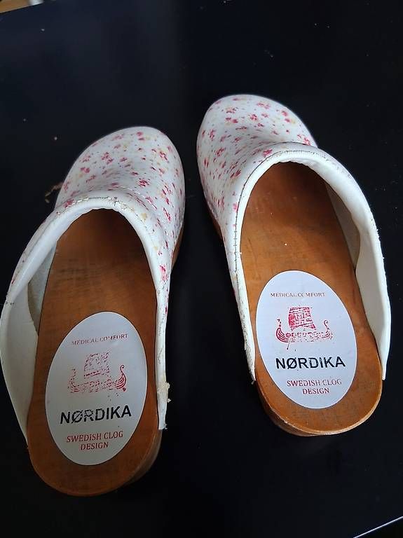 Scarpe per ragazze: Schwedische Clogs / Holzzoggeli – Usato da Schaffhausen venduto da Brundle68 1