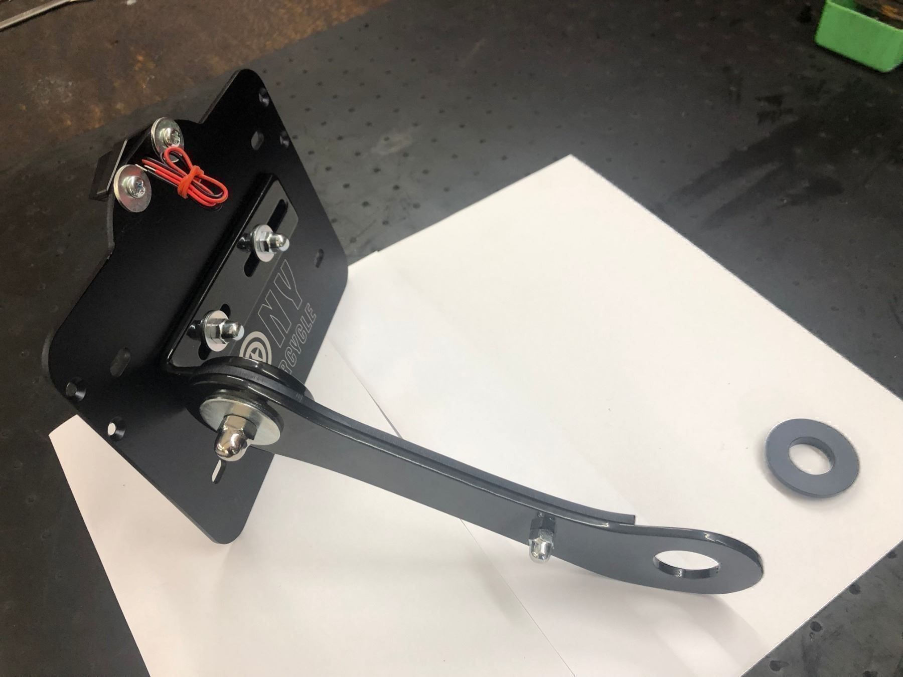 Insegne: Harley Nummernhalter, Kontrollschilder – Nuovo e nell'imballaggio originale da Vacallo venduto da mvtony 1