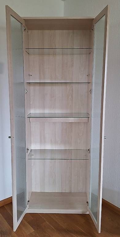 Vetrine: Vitrinen- / Barschrank mit Beleuchtung – Usato da Reinach BL venduto da urbanfinds 2