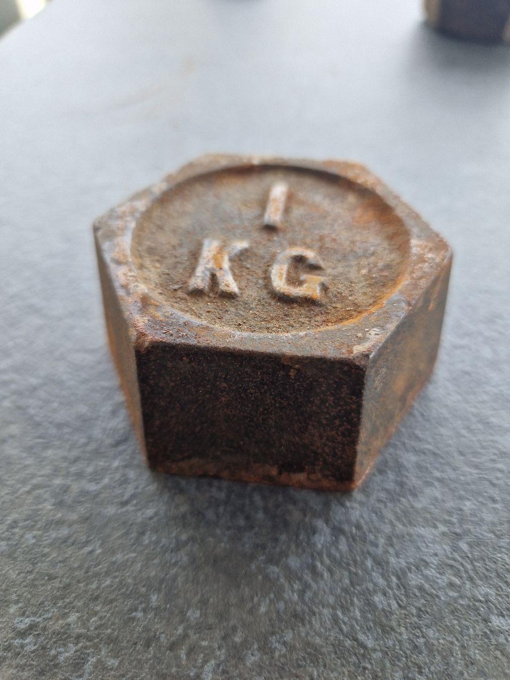 Gewicht 1 KG (alt & rostig) (Gebraucht) in St. Gallenkappel für CHF 5 ...