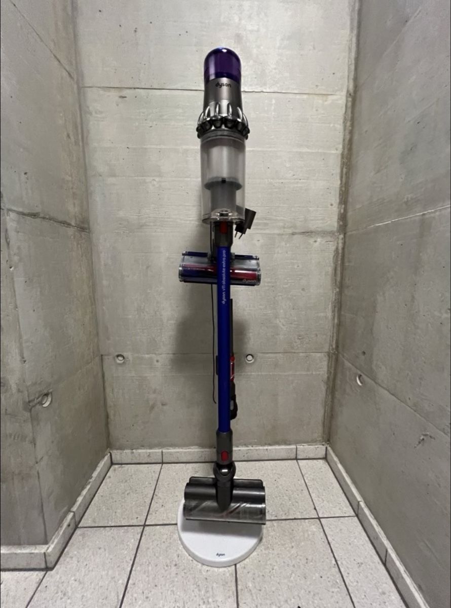 Dyson Aspirapolveri & Accessori: Dyson V11 Absolute Pro – Usato da Zürich venduto da madeleine85
