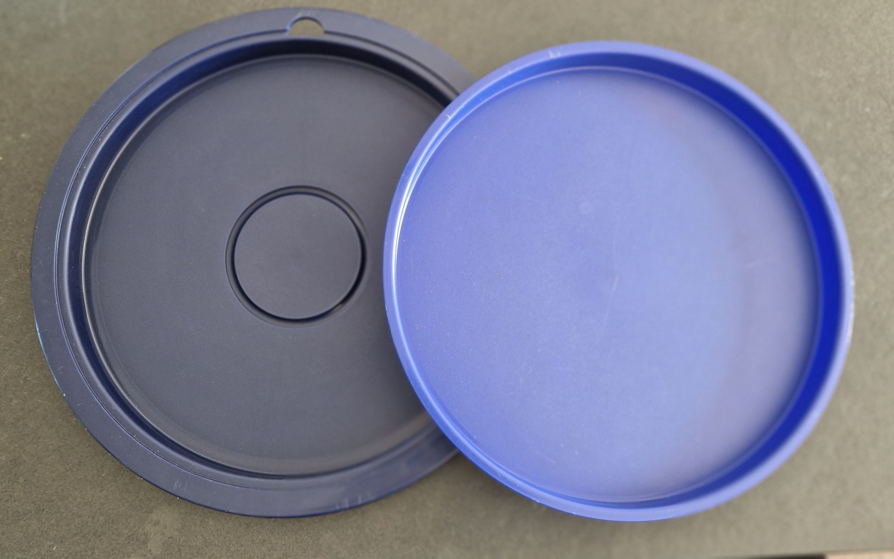 Tupperware Piatti di portata: Tupperware Serviertablar blau – Usato da Gasel venduto da sale65 1