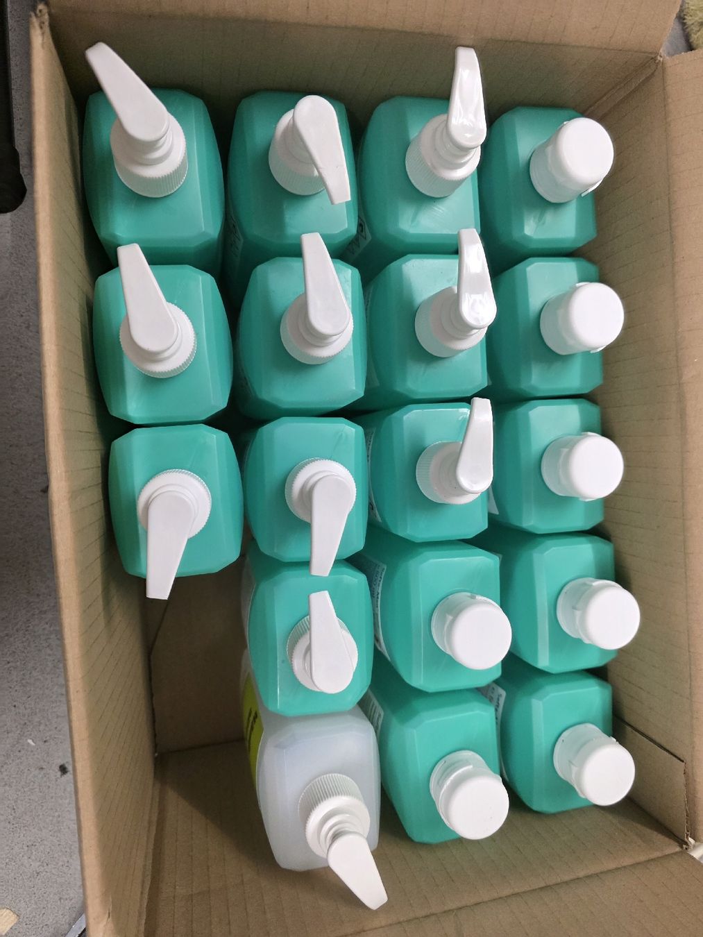 Nettoyage & Hygiène: Händedesinfektion 18x 500ML – Neuf (Voir description) à Bäriswil BE par Simon_Kreativwelt