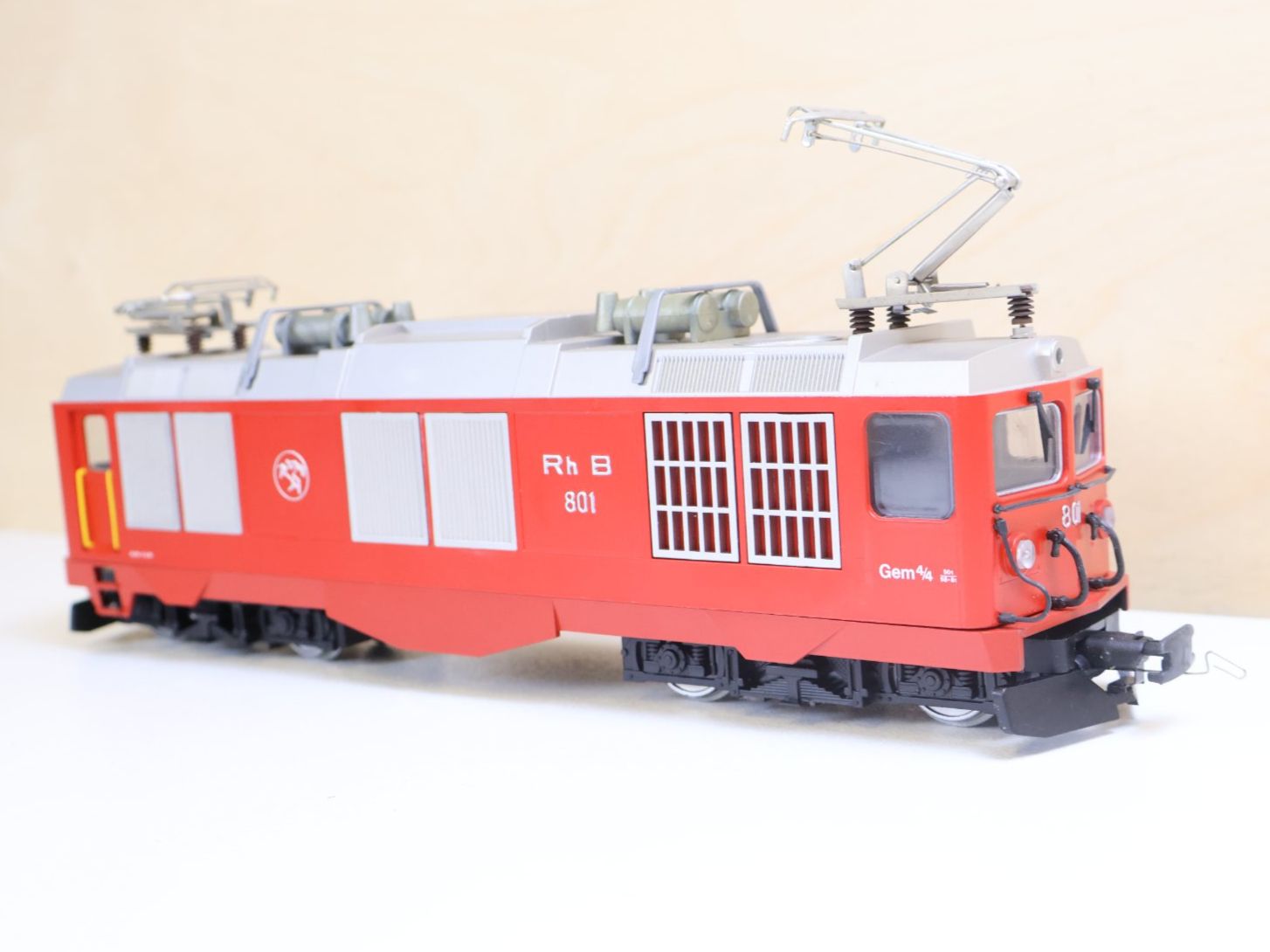 Fama Modellini di ferrovie: FAMA Alpenbahn RhB 9560 Gem 4/4 E-Lok - 0m – Usato da Winterthur venduto da Monstera
