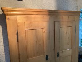 Alter Bauernschrank aus Holz zweitürig gebraucht