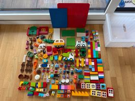 Grosses LEGO Duplo inkl. ein Aufbewahrungsbox #1