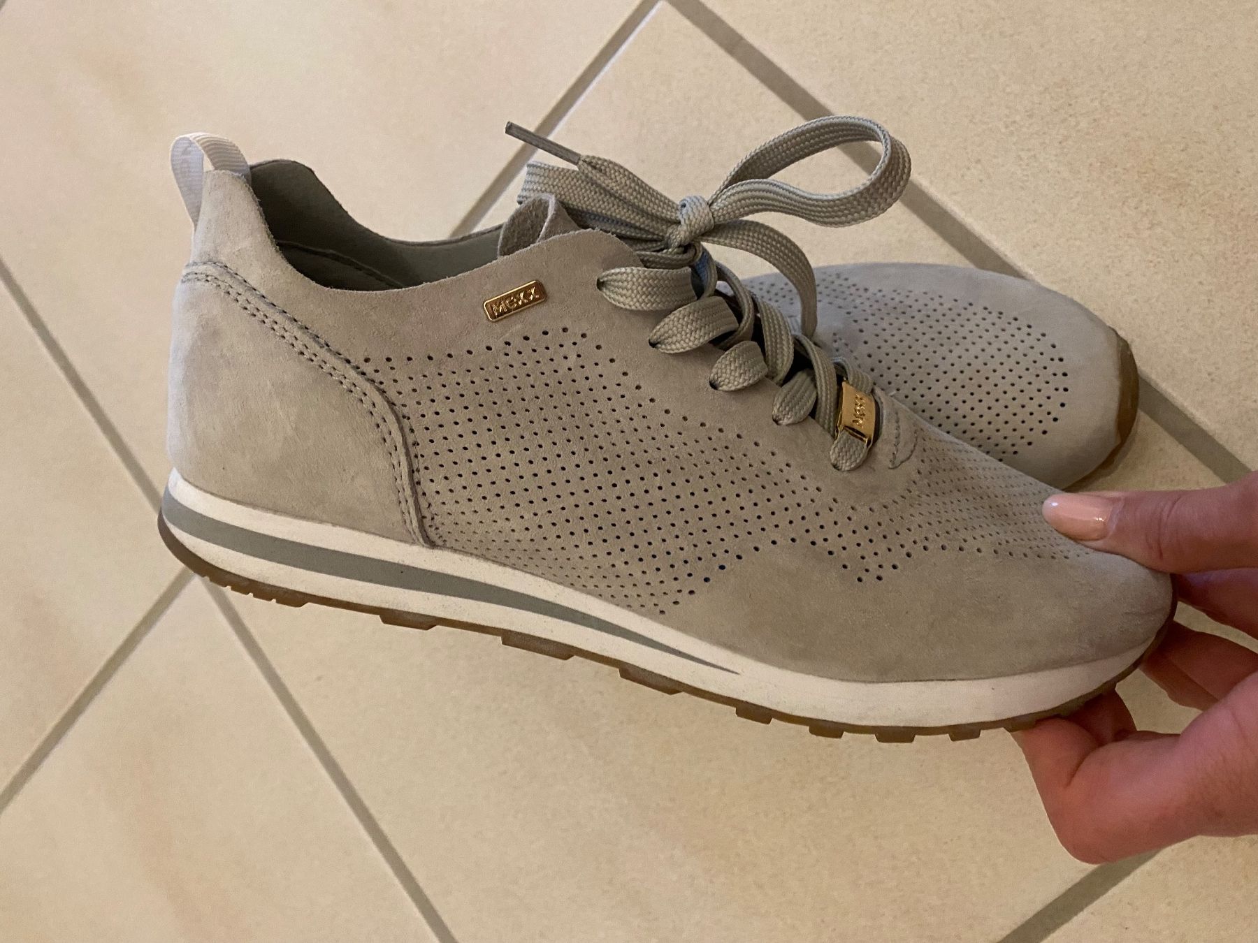 Mexx Damenschuhe: Sneaker Mexx – Gebraucht aus Hombrechtikon von sch_8qrm 1