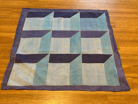 Handbemaltes Seidentuch Foulard mit geometrischem Muster