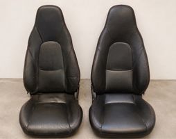 Autositze Leder schwarz mit roten Naehten Paar