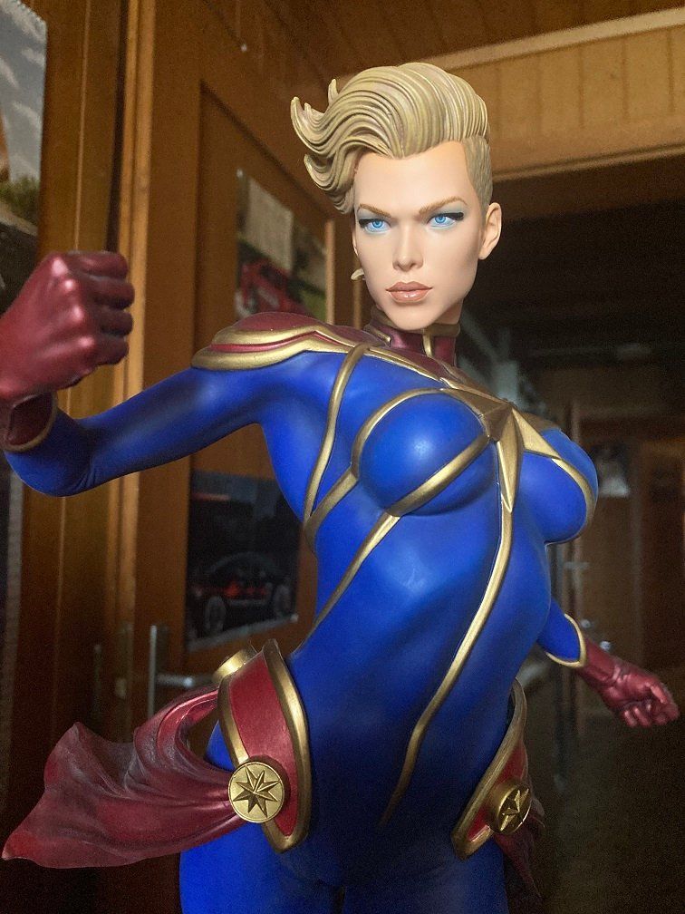 Marvel Statuette: Sideshow Captain Marvel 1/4 Statue – Usato da Tafers venduto da tobib_23 1