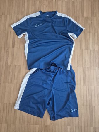 Nike Sport-Set, Shorts & Trikot / T-shirt, Gr. XL (158-170)
