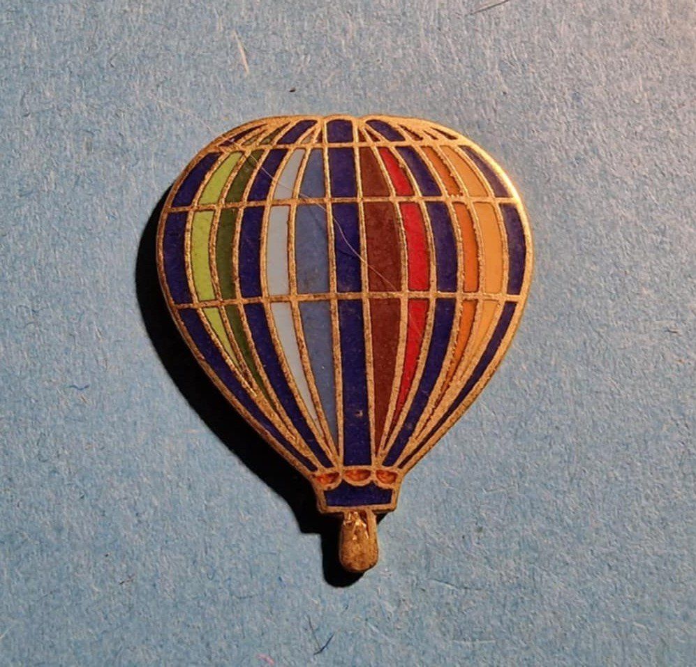 Placchette & Badge: Ballon Pin Raven Rally – Usato da Härkingen venduto da specialshapes