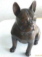 Hund sitzend naturgetreue Gestaltung. Bronze massiv.