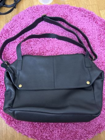 Schwarze Ledertasche / Umhängetasche - Top Zustand!