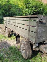 Rimorchio militare per veicolo pensante o veicolo agricolo