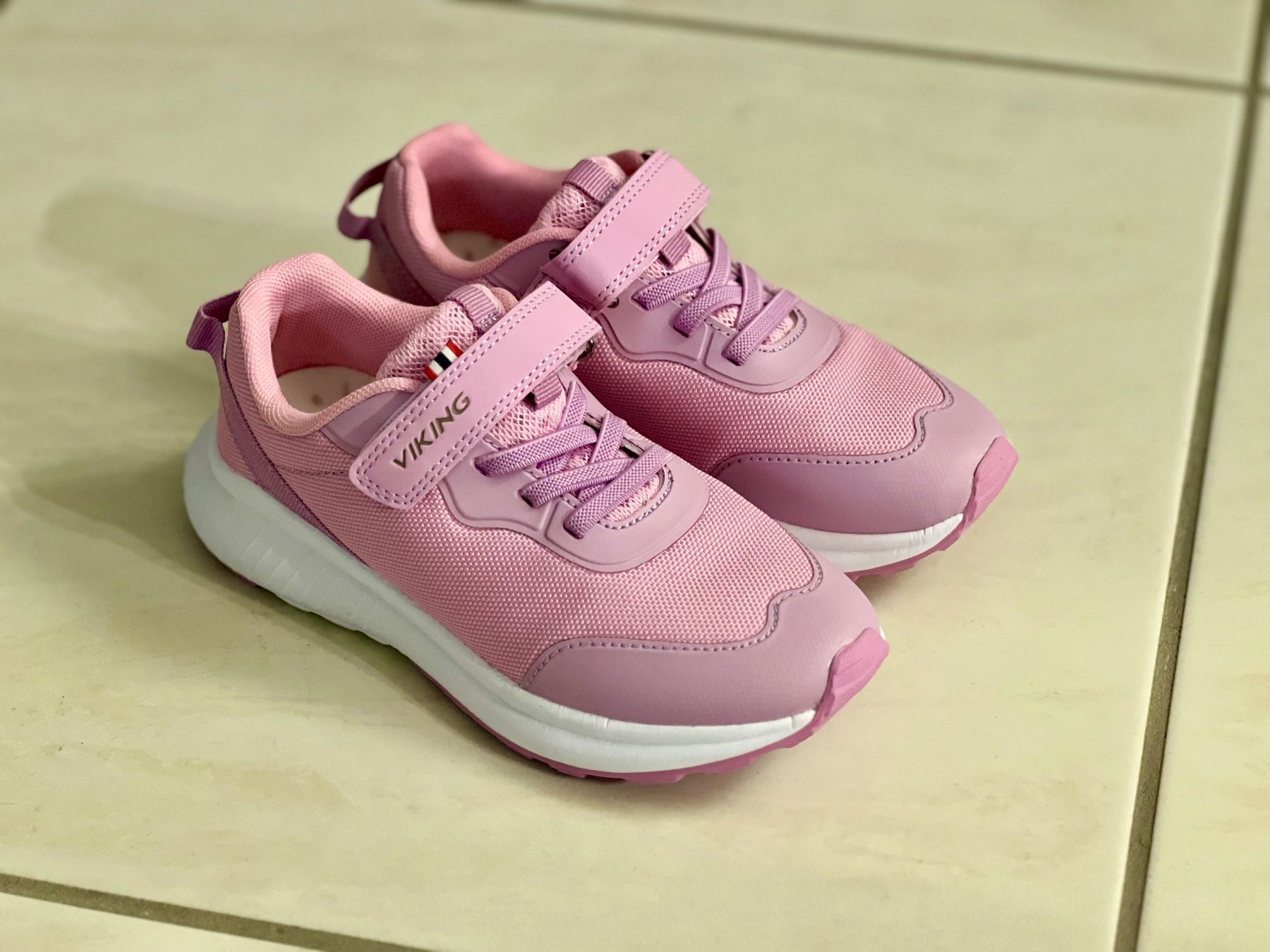 Viking Scarpe per ragazze: Neu Viking Turnschuhe 30 – Nuovo (secondo la descrizione) da Lupsingen venduto da Aniorek