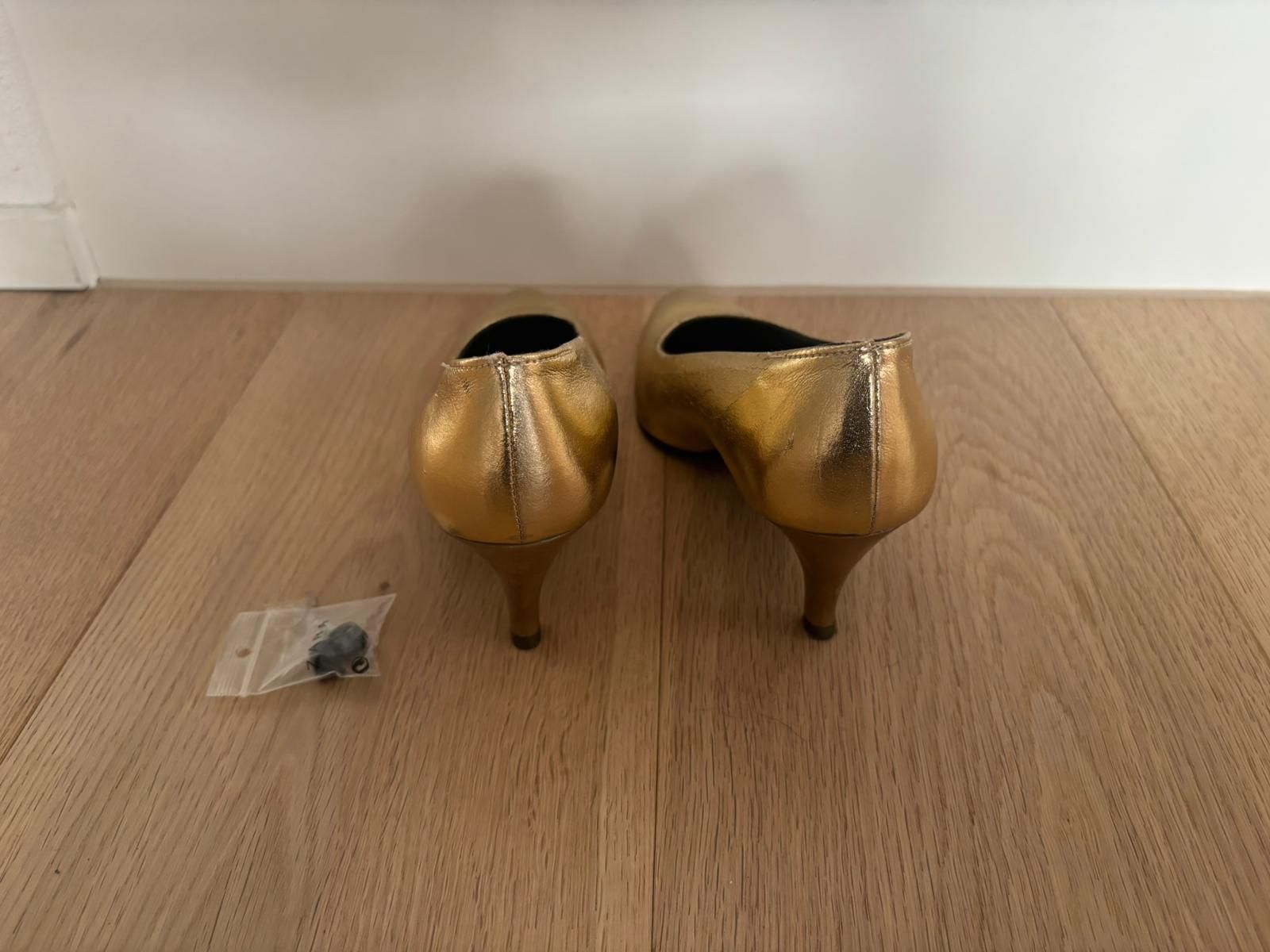 Scarpe da donna: Goldene Pumps Absatzschuhe – Nuovo (secondo la descrizione) da Winznau venduto da Lauralavera1 2