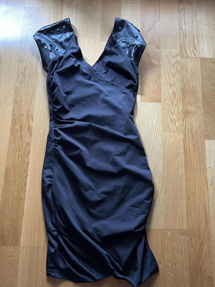 Vestiti: Stylish Deréon Black Dress from Beyonce – Usato da Kreuzlingen venduto da Hildah