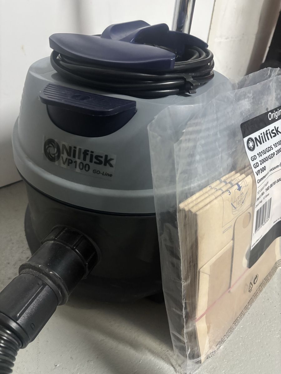 Nilfisk Aspirapolveri & Accessori: Trockensauger Nilfisk VP 100 Go Line – Usato da Ostermundigen venduto da Ivoire 1