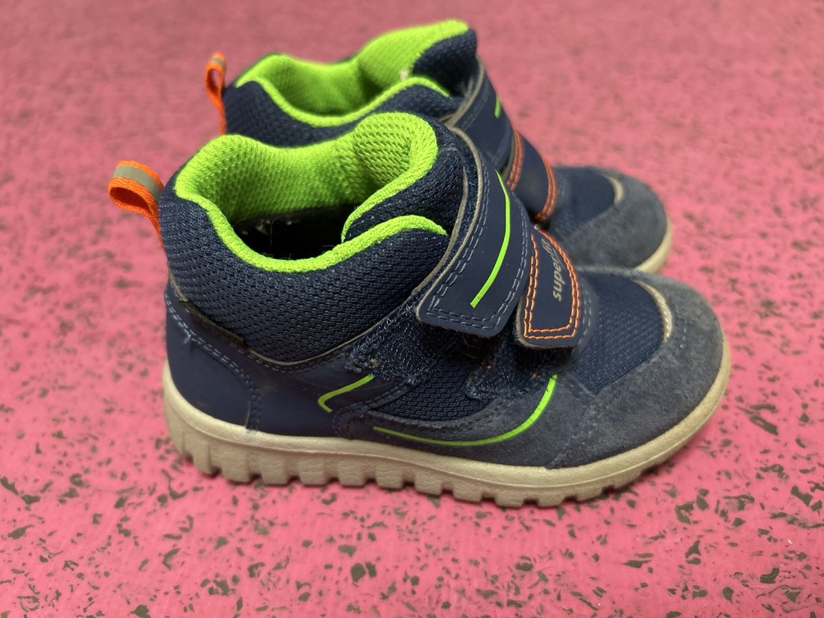 Superfit Chaussures garçon: Kinderschuhe superfit Grösse 24 – D'occasion à Uznach par nerkic