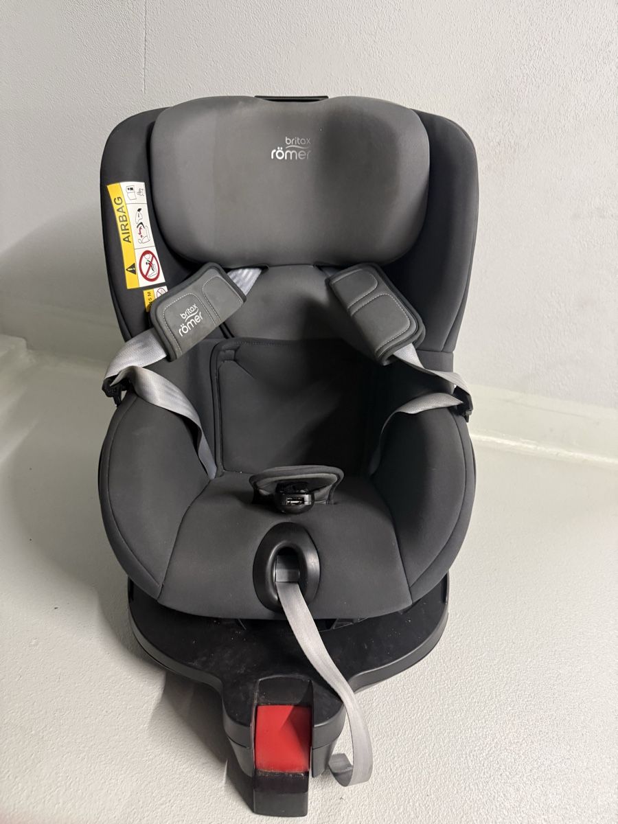 Britax Römer Seggiolini per auto: Britax Römer Dualfix M i-Size Kindersitz – Usato da Dübendorf venduto da alexandru_gal