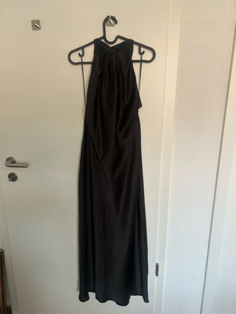 Robe en satin noire Zara – Taille M – Dos nu