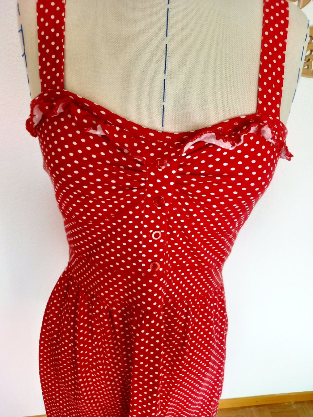 Kleider: Rotes Baumwollkleid mit Tupfen XS – Gebraucht aus Zwillikon von Leewii 4