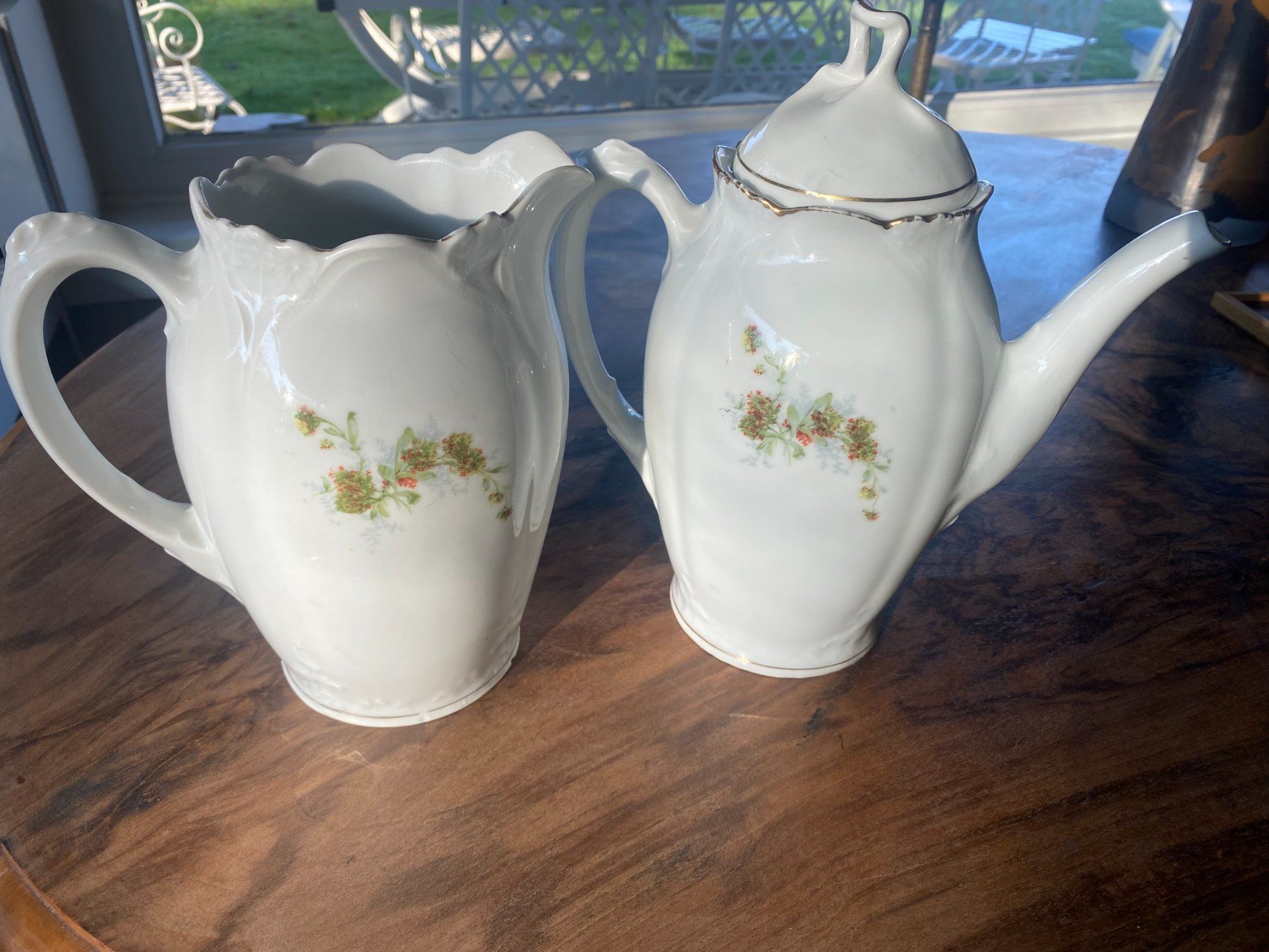 Set di piatti: antiker Kaffee - und Milchkrug – Usato da St. Gallen venduto da Blin 1