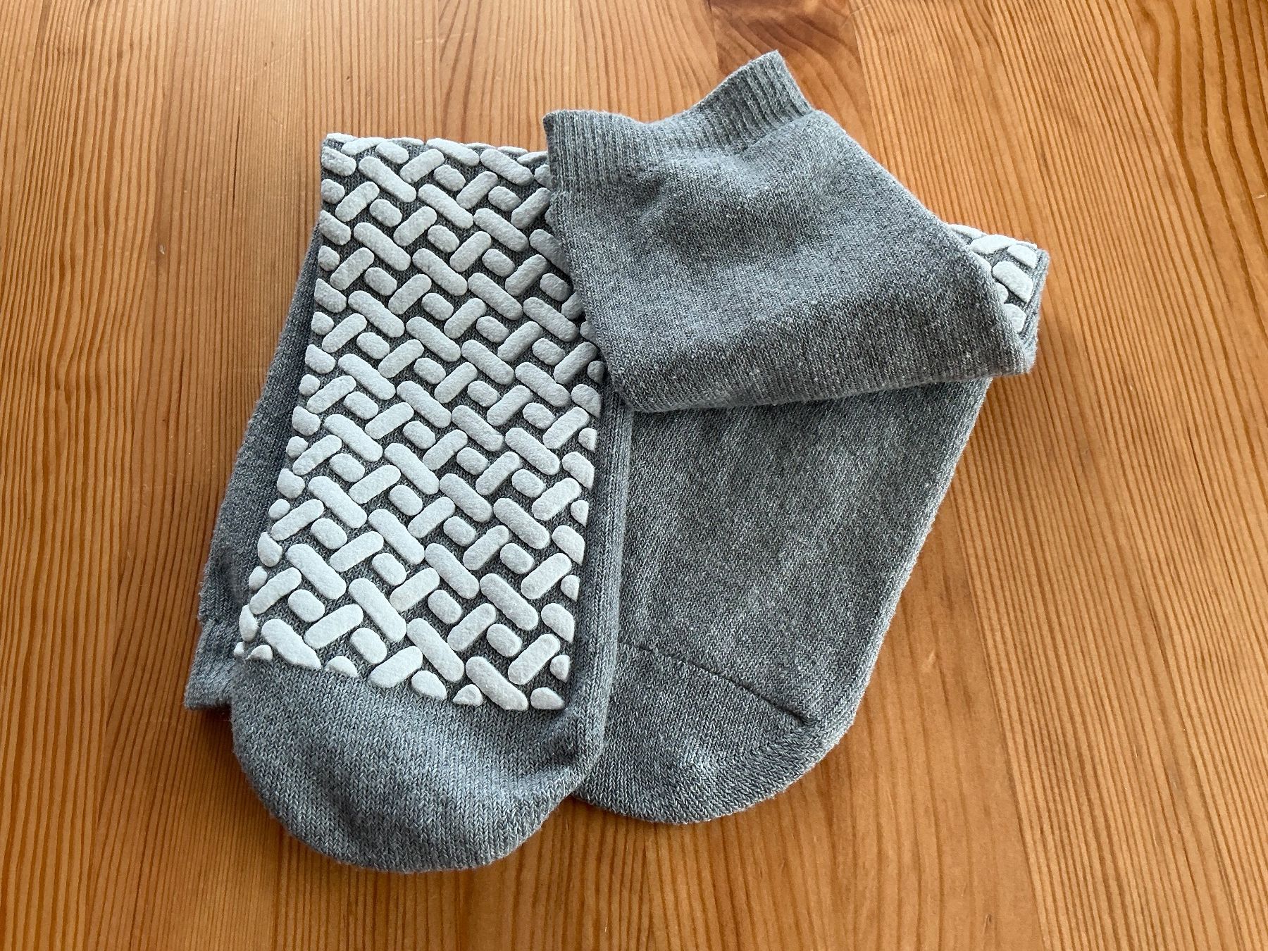 Calze: graue Antirutschsocken  NEU, Gr. 38/40 – Nuovo (secondo la descrizione) da Aesch BL venduto da Fortexx