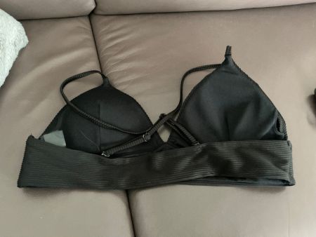 Schwarzes Bikini-Top, Grösse M Only ideal für den Sommer!