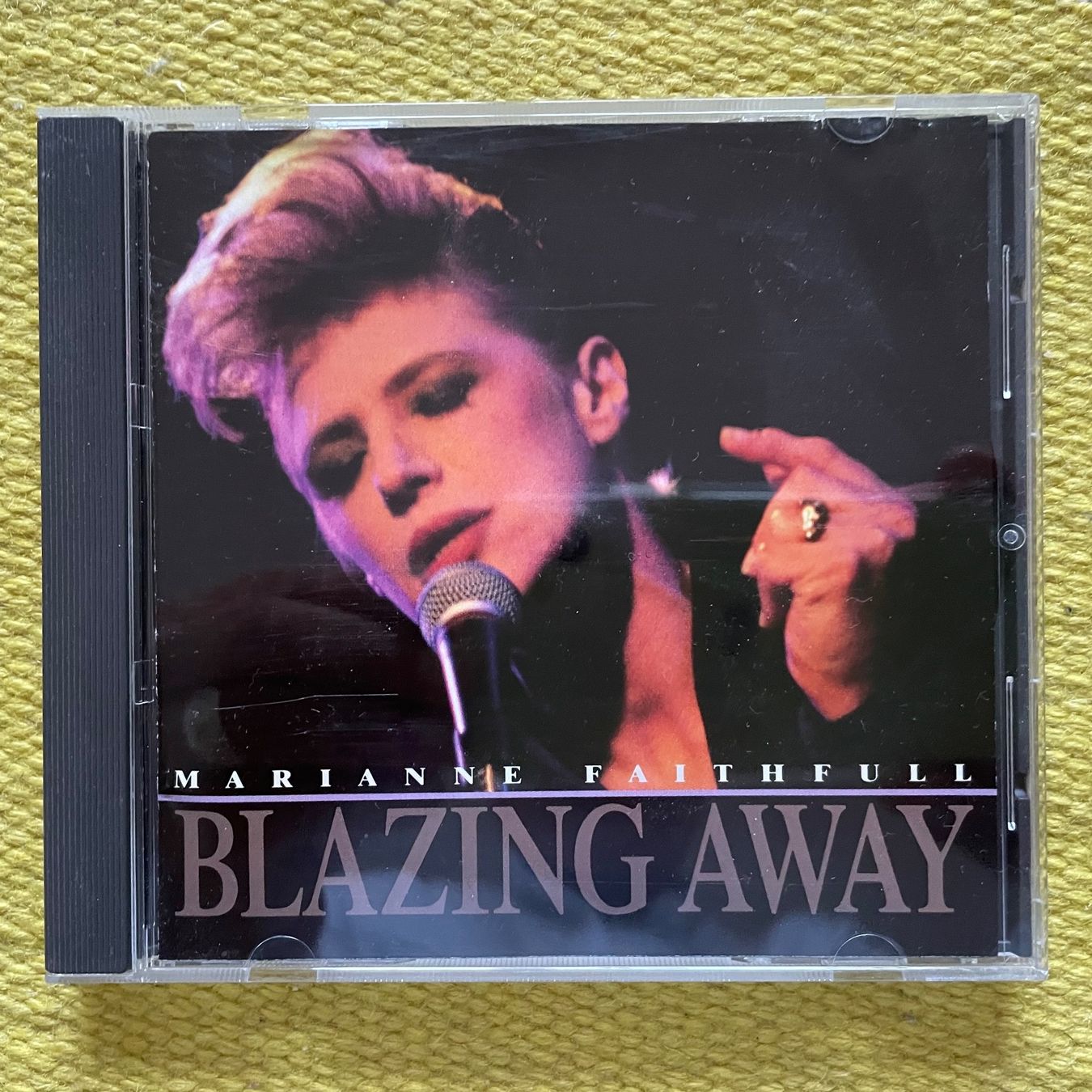 CD: MARIANNE FAITHFULL-BLAZING AWAY – Usato da Rorschacherberg venduto da CD-Roli