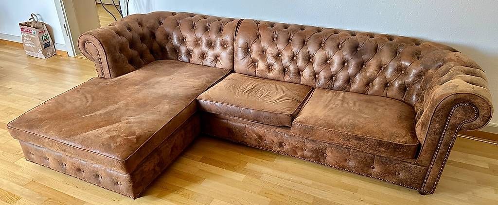 Kare Divani: Chesterfield Ecksofa von Kare – Usato da Schlieren venduto da Obtain