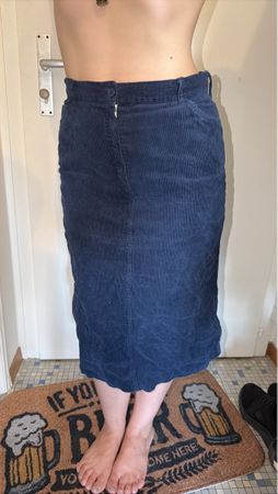Jupe en velours côtelé bleu foncé taille 42