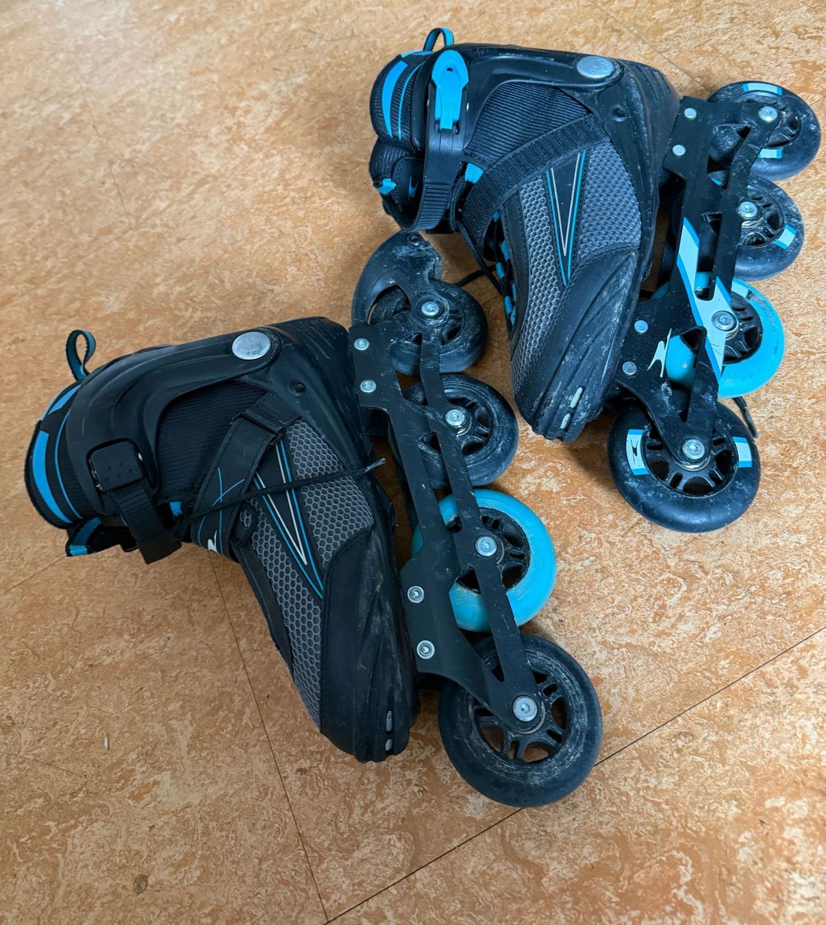Inline-Skating & Rollschuhe: Inlineskates/Rollschuhe – Gebraucht aus Flawil von Stella_3 4
