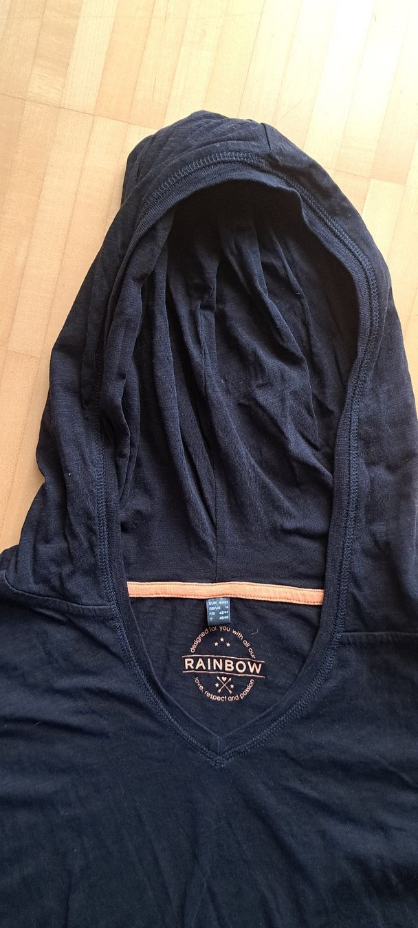 T-shirt: 2 Kapuzenshirts Gr. 40/42 – Usato da Küssnacht am Rigi venduto da AutoVilla 1