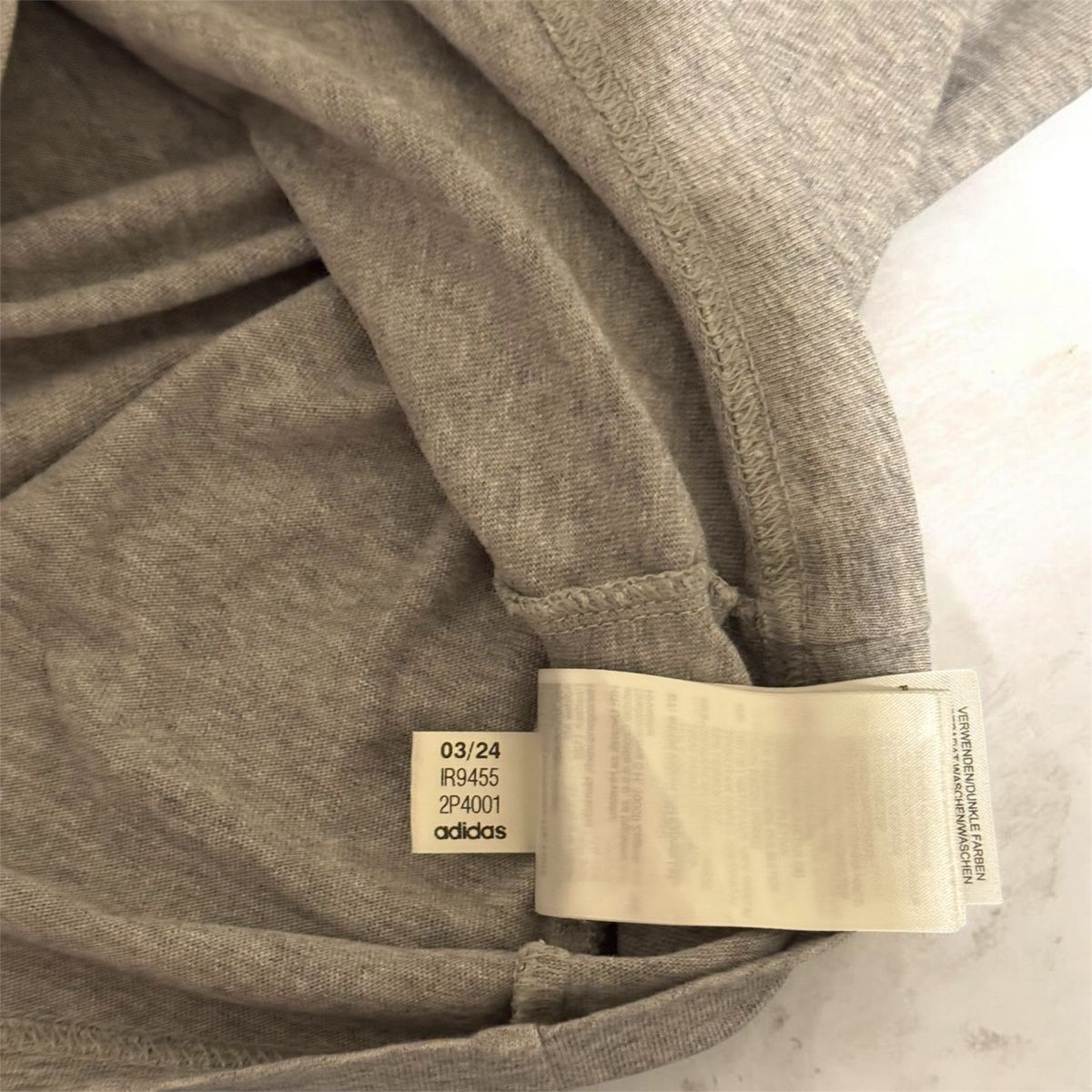 Adidas T-shirt: T-Shirt Adidas Original – Nuovo (secondo la descrizione) da Châtel-St-Denis venduto da Montclair_Swiss 2