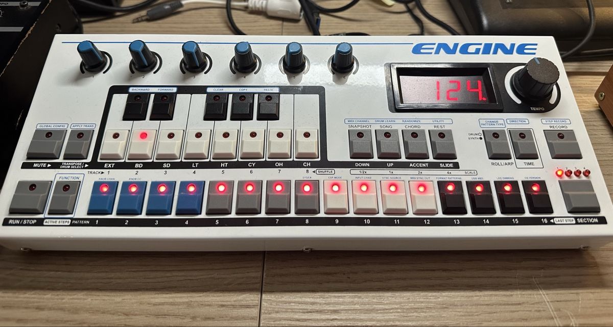 Musikinstrumente: Social Engine Entropy sequencer – Gebraucht aus Vevey von Dborg