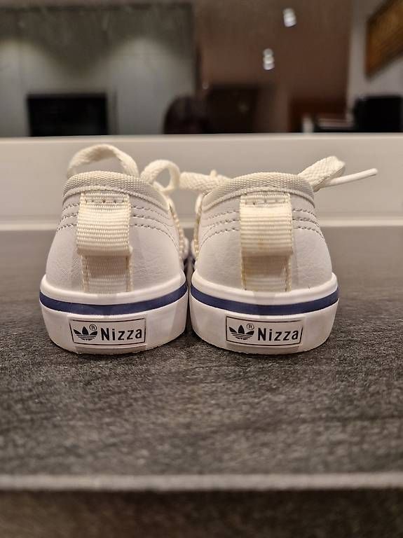 Adidas Scarpe per ragazzi: Adidas Kinderschuhe Grösse 20 – Usato da Eglisau venduto da dominique92