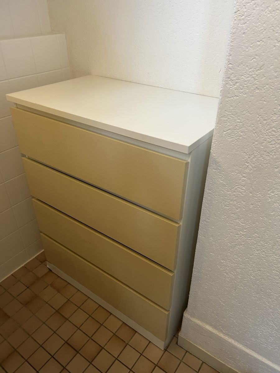 Ikea Cassettiere: Malm Kommode mit 4 Schubladen – Usato da Wallisellen venduto da Anja064