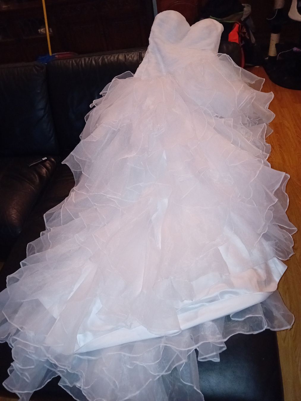 Kleider: Abito da sposa bianco con volant e strascico – Gebraucht aus Biasca von Old_6blh 7